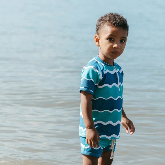 NWT Fin & Vince Rashguard Shirt - Picture 2 of 2